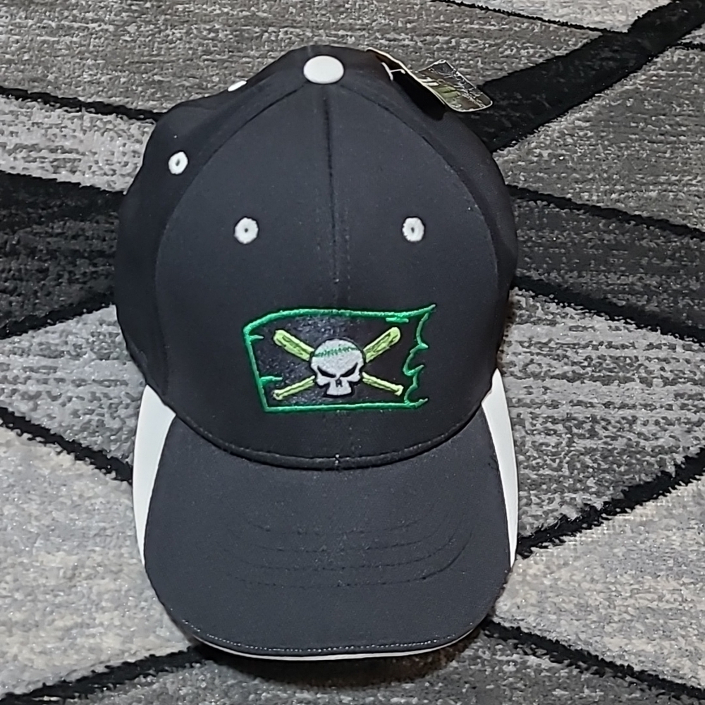 VINTAGE PIRATES EMBROIDERED SKULL BASEBALL FITTED HAT